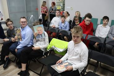 Inscenizacja z udziałem uczniów wieluńskich szkół w Bibliotece Miejskiej - dotyczyła Nagrody Nobla